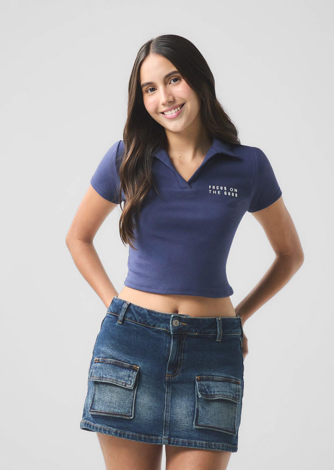 Camiseta polo azul oscuro estampada para jóvenes