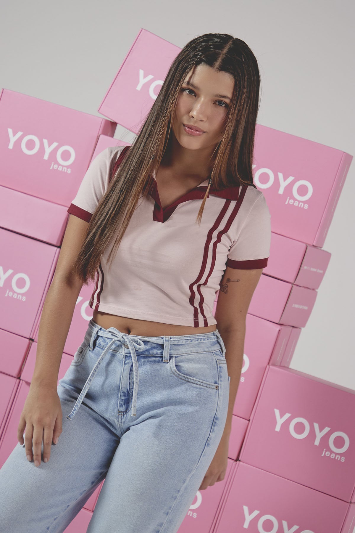 Camiseta polo rosa claro con detalles en contraste para jóvenes