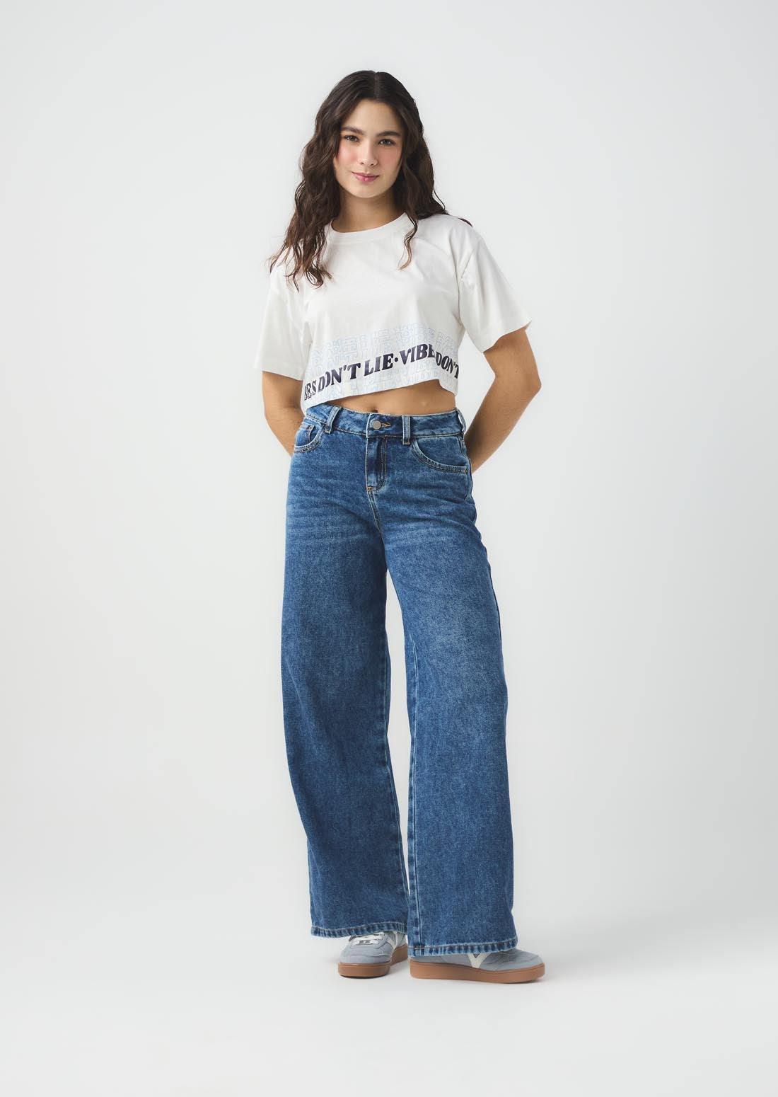 Jean retromom medio oscuro descaderado para jóvenes