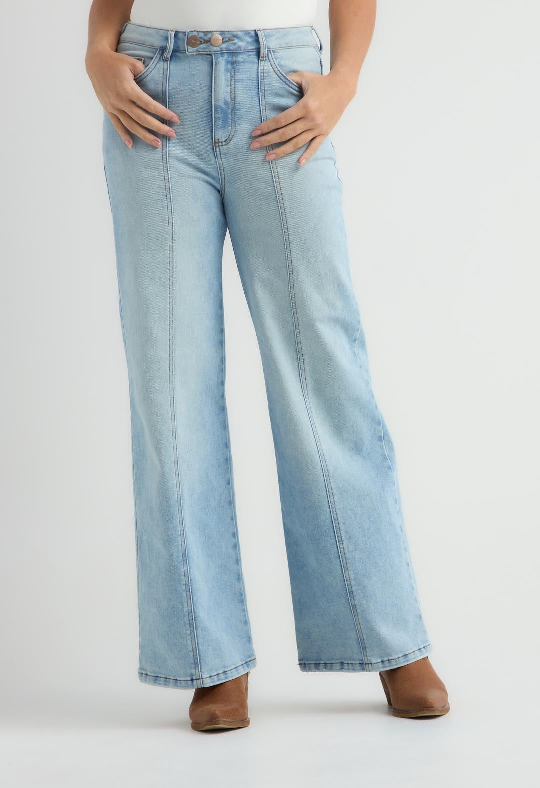 Jean retro tono claro con corte en delantero para mujer