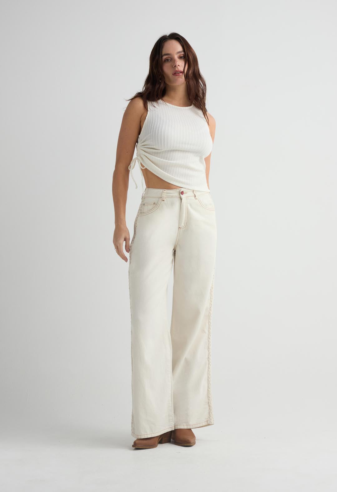 Pantalón retro marfil con detalle en costados para mujer