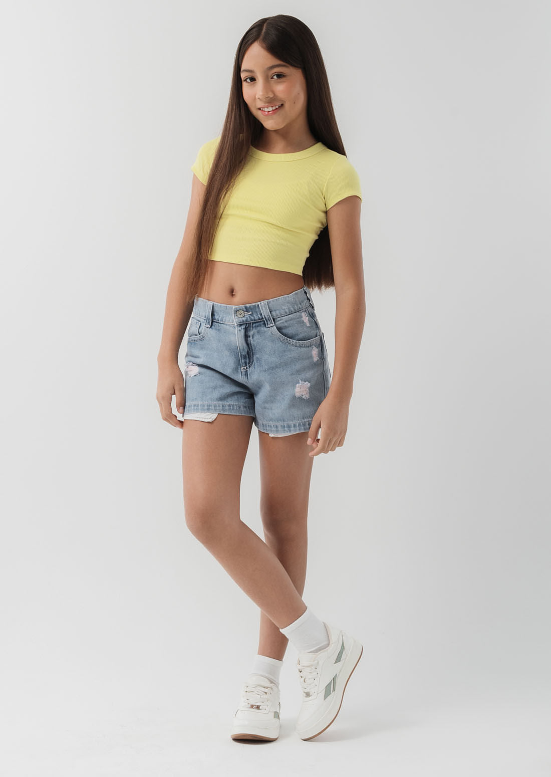 Short lavado claro y tiro medio para niñas