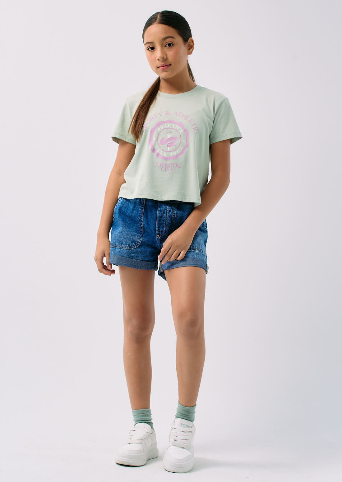 Short medio oscuro bolsillos tipo parche para niñas