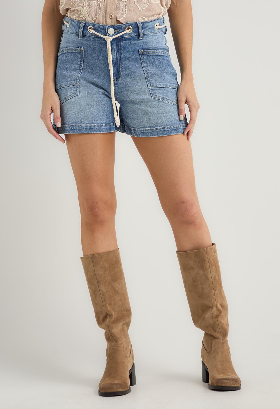 Short medio con cordón en pretina para mujer