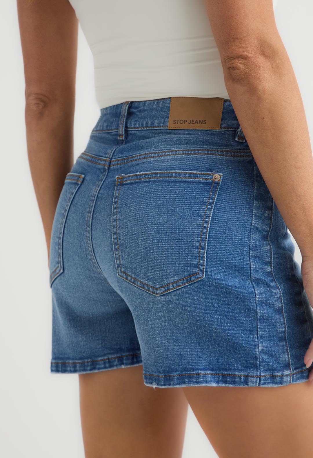 Short medio oscuro fondo entero para mujer