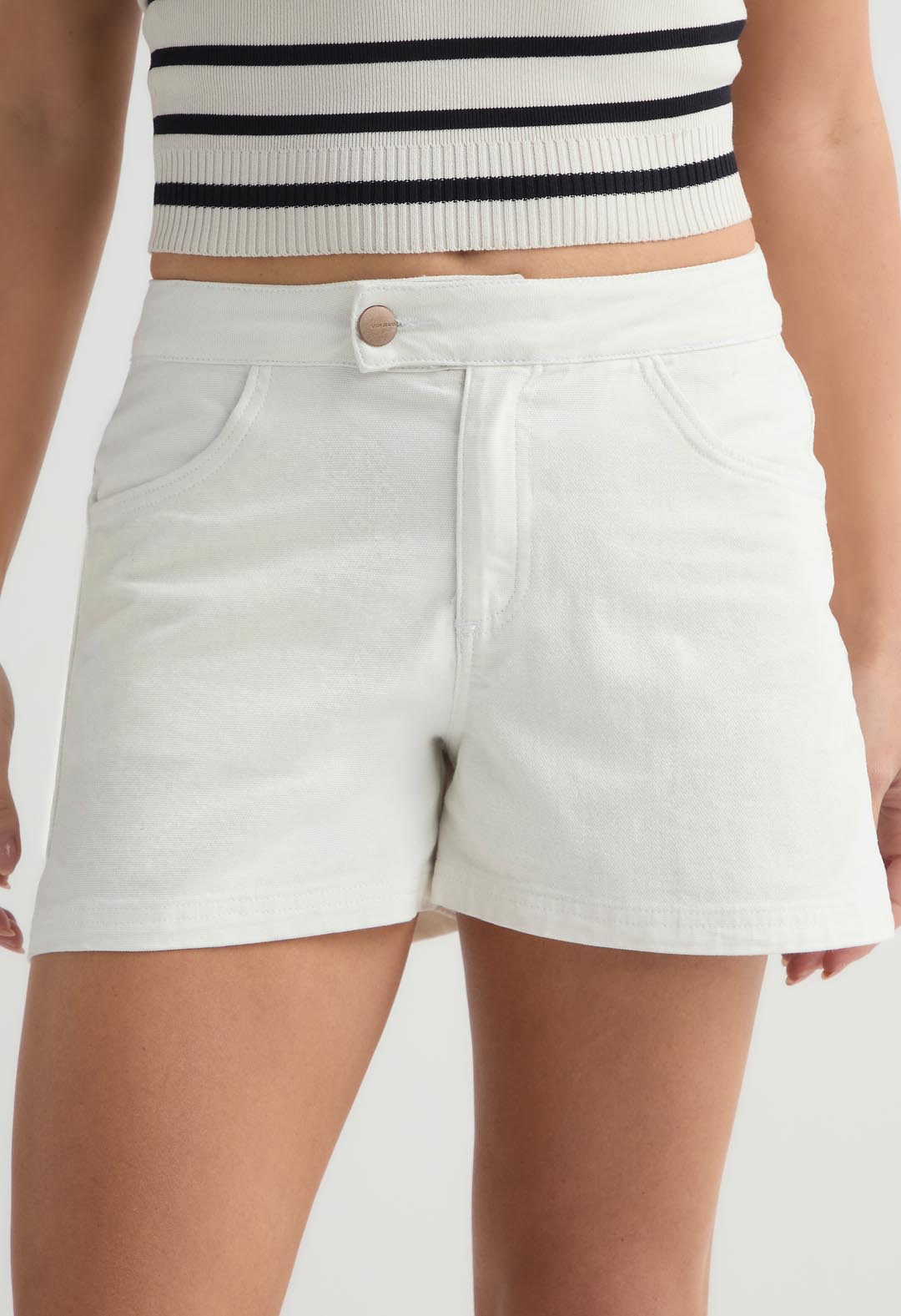 Short marfil con pretina prolongada para mujer