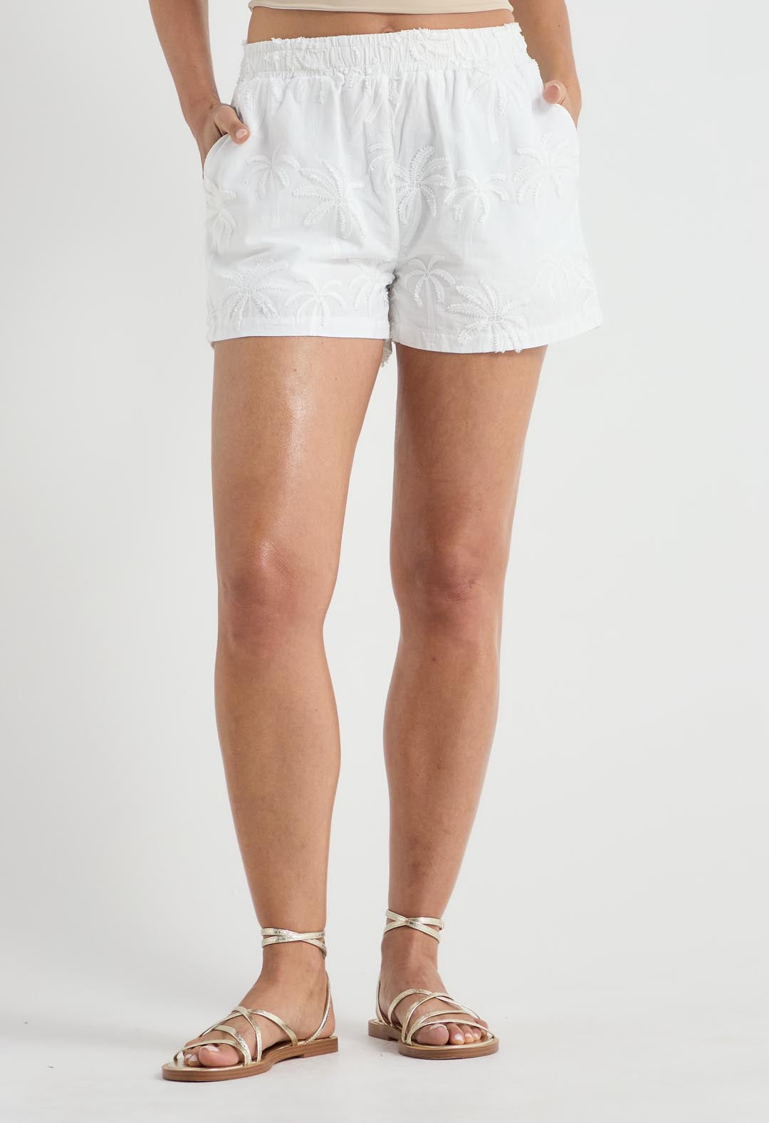 Short blanco en tela con efecto para mujer
