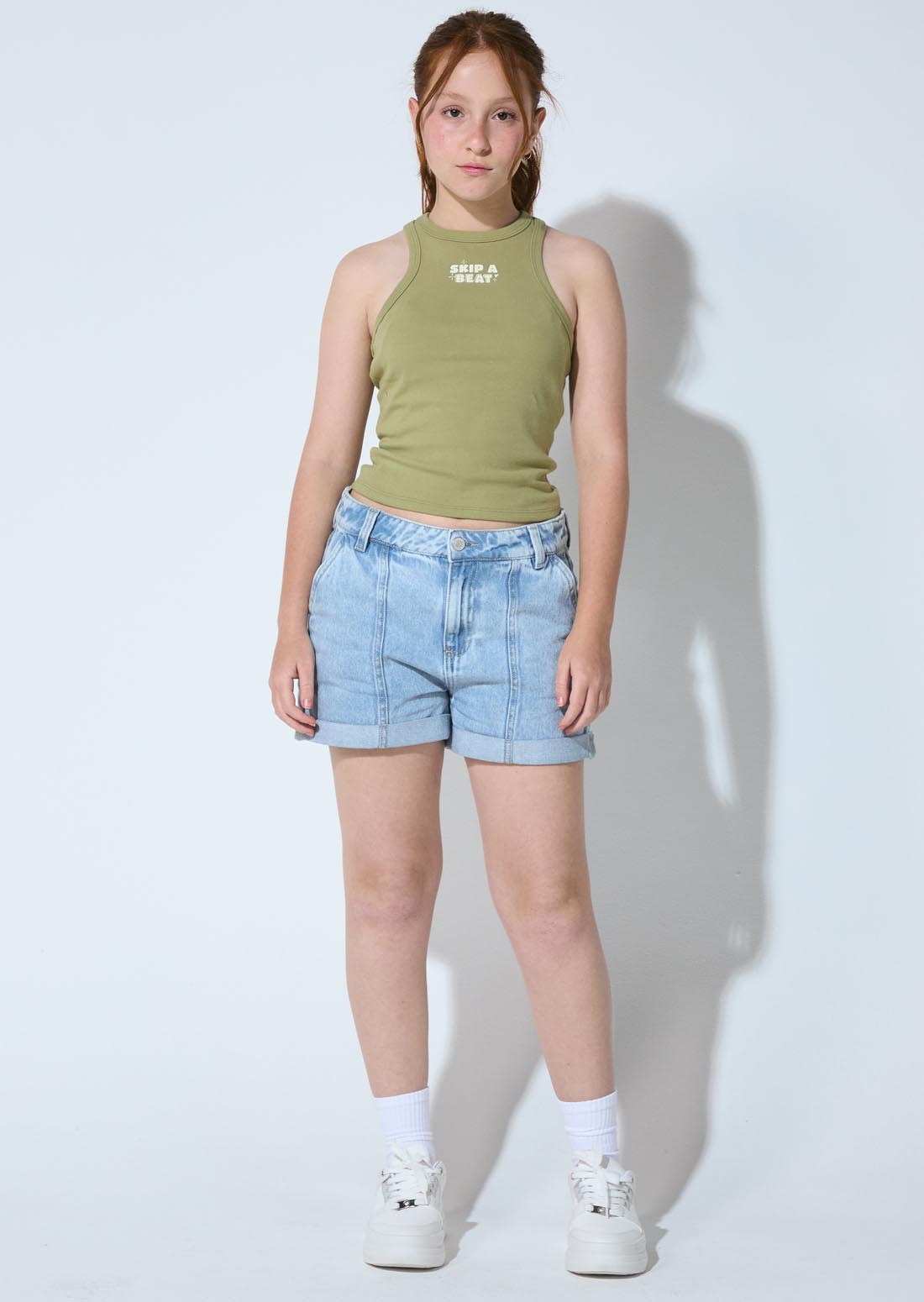 Short claro con bolsillos para adolescentes