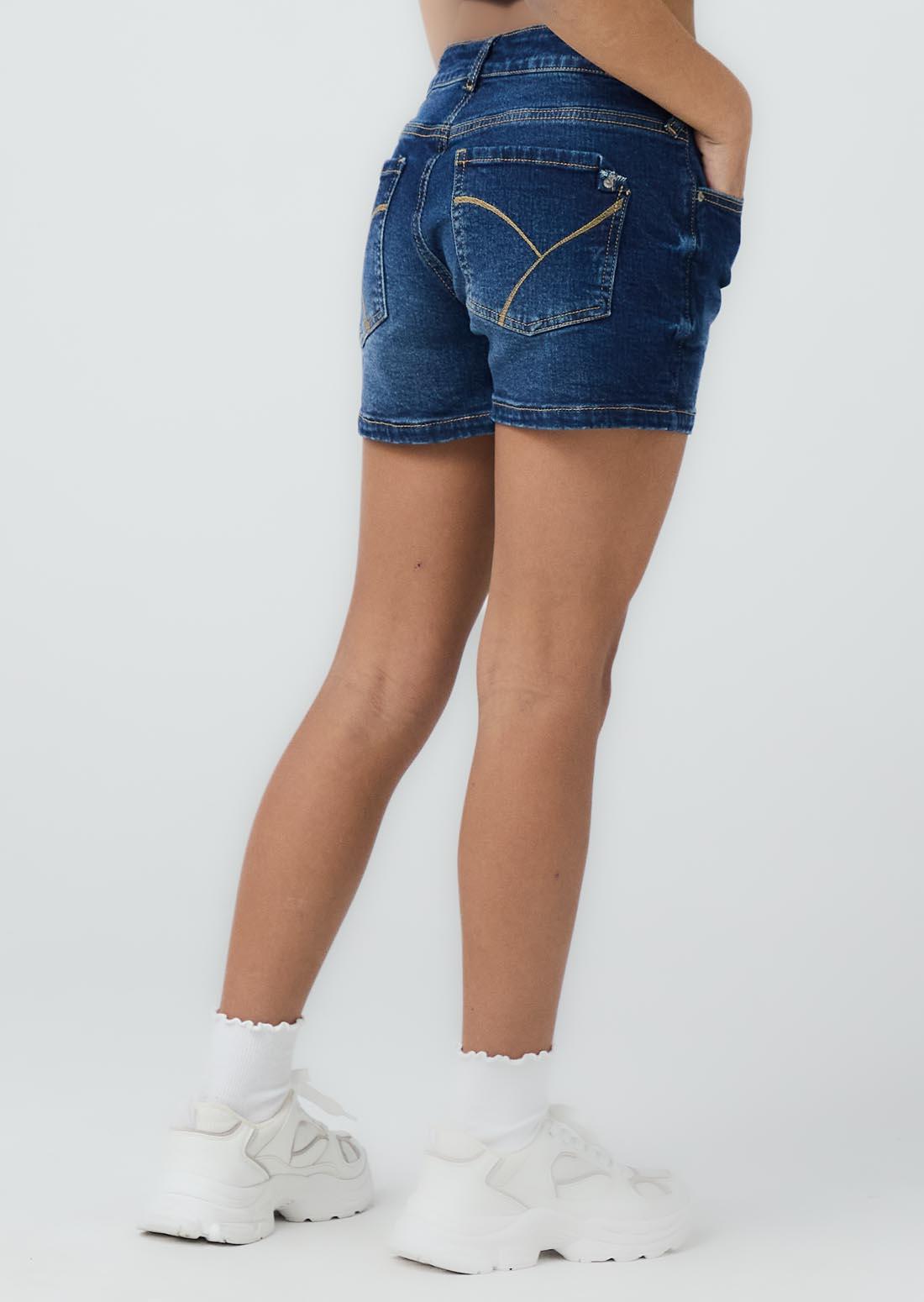 Short medio oscuro tiro alto para niñas