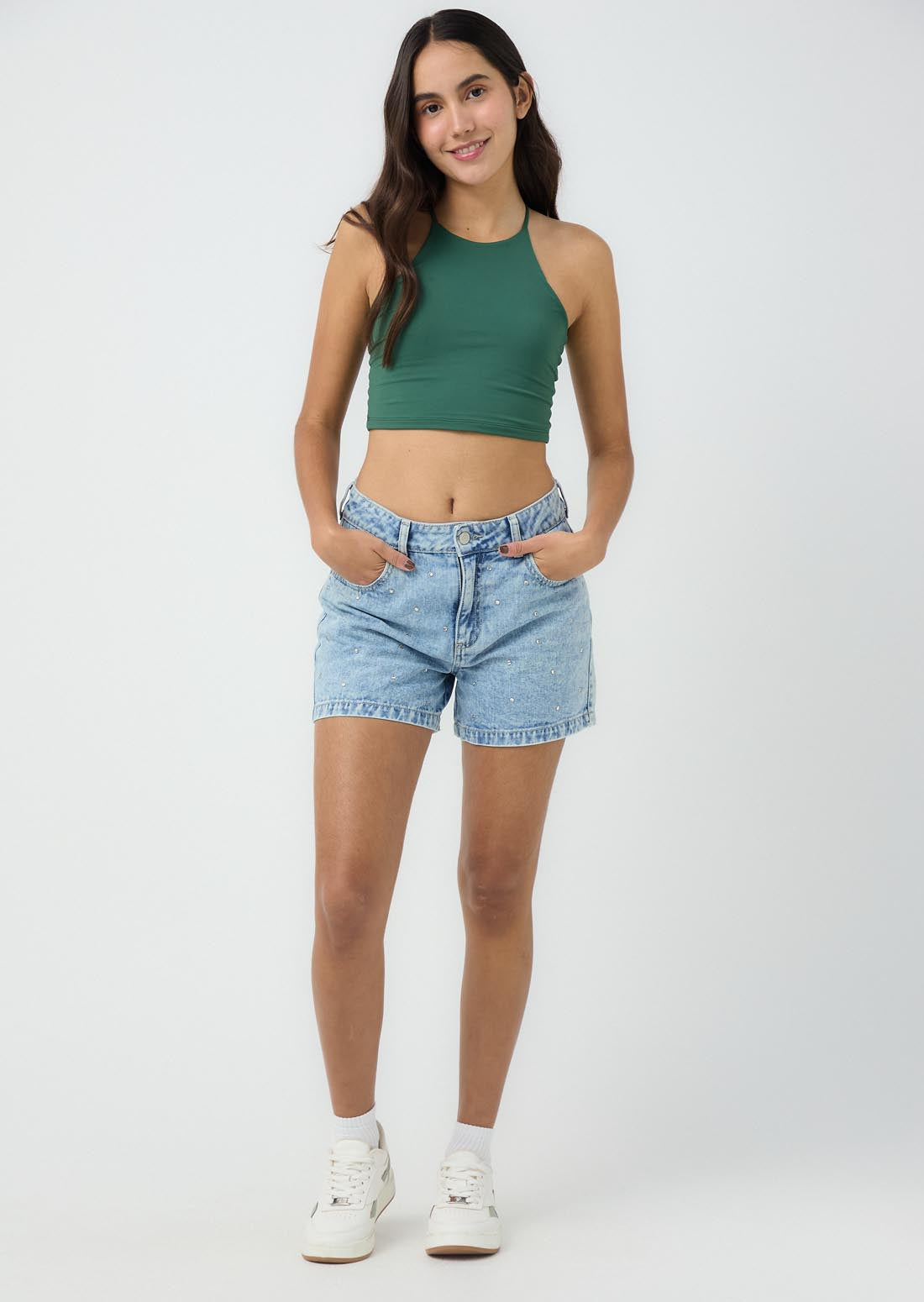 Short lavado claro con apliques en frente para jóvenes