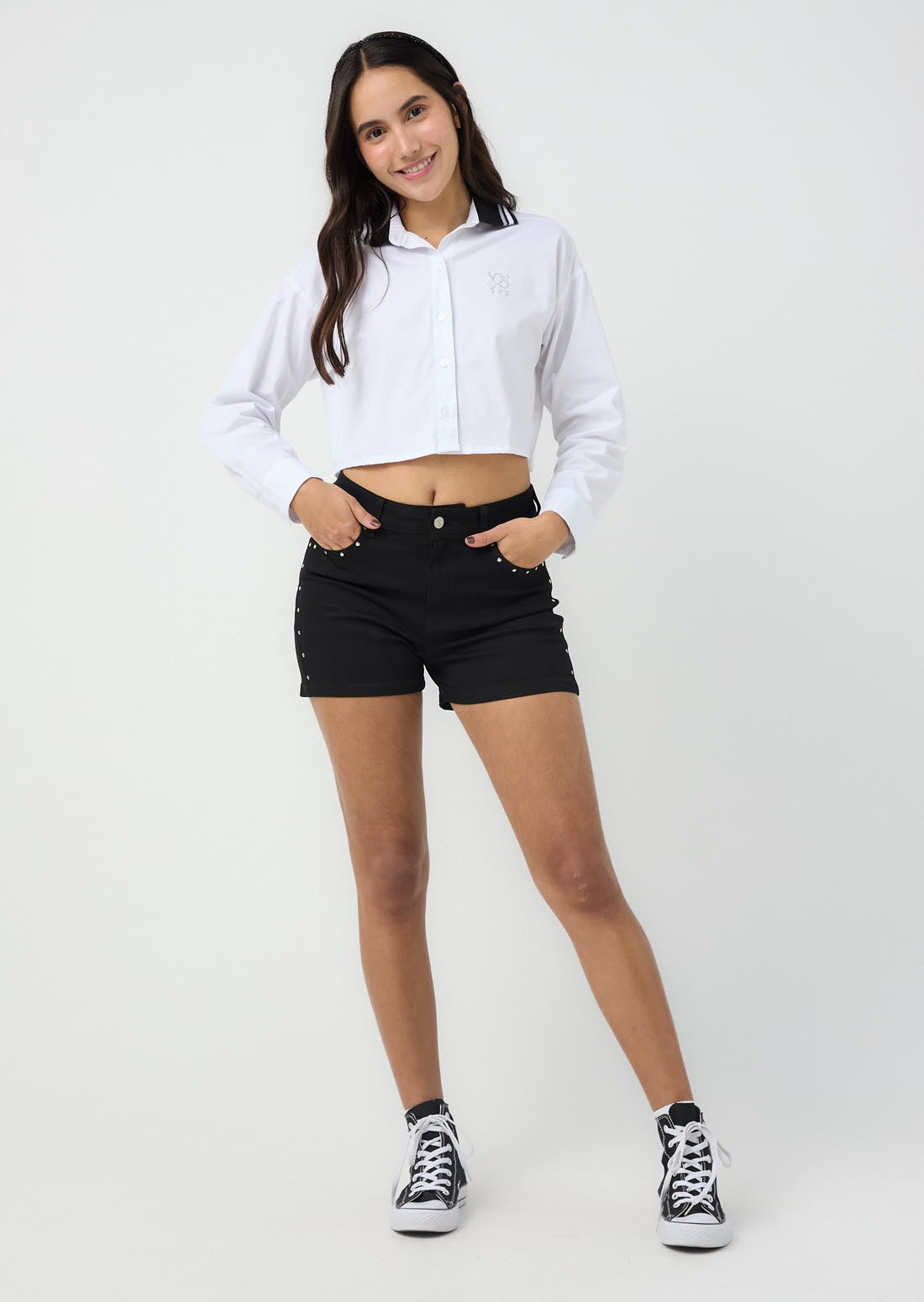 Short negro con apliques en costados para jóvenes