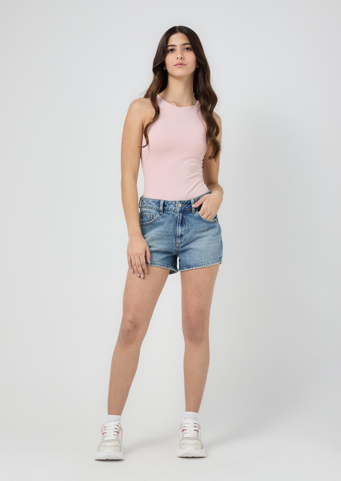Short tiro alto lavado medio para jóvenes