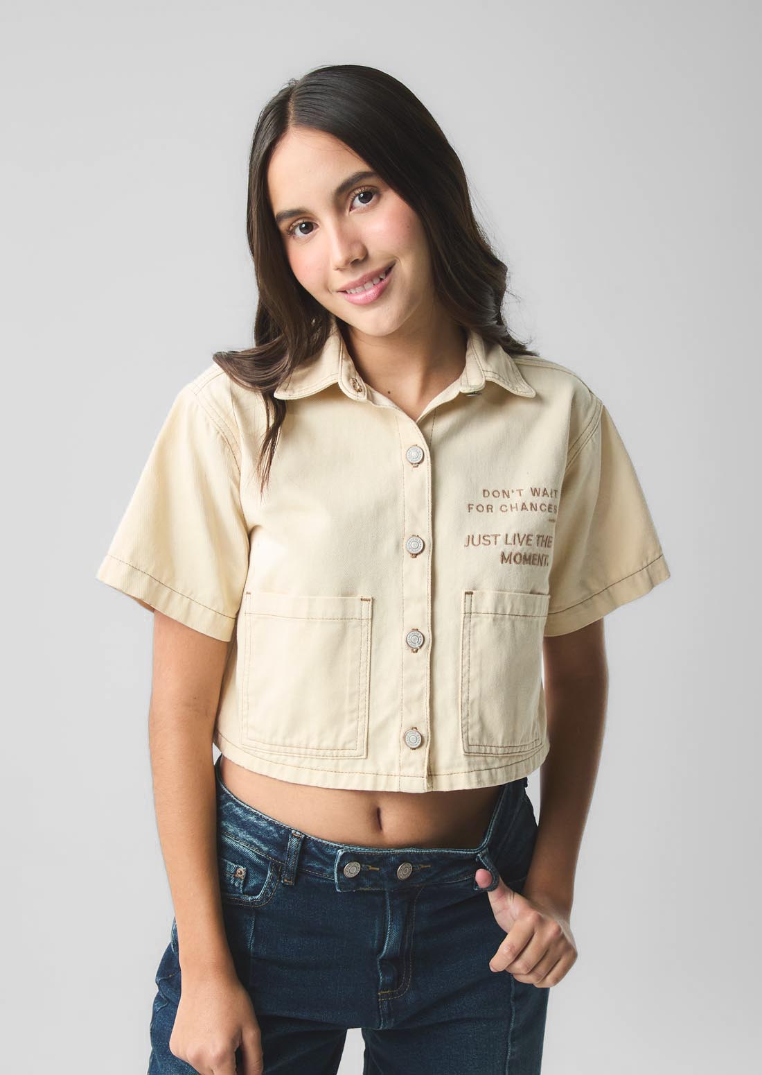Sobrecamisa crop arena de manga corta para jóvenes