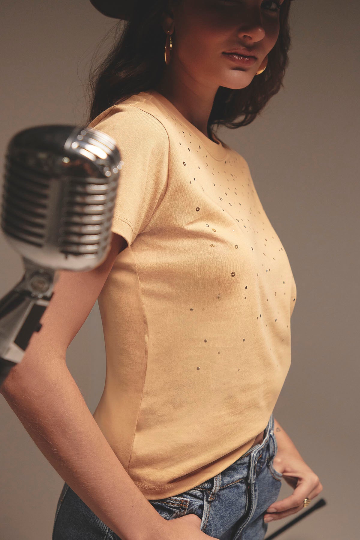 Camiseta color durazno con foil para mujer