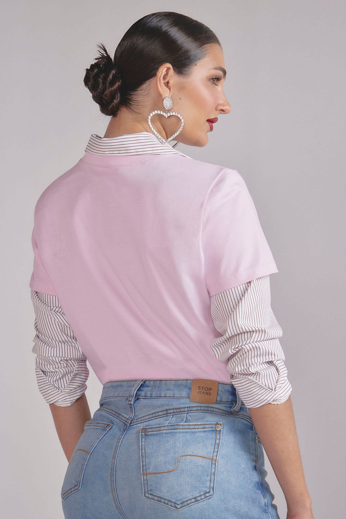 Camiseta rosa claro con estampado frente para mujer