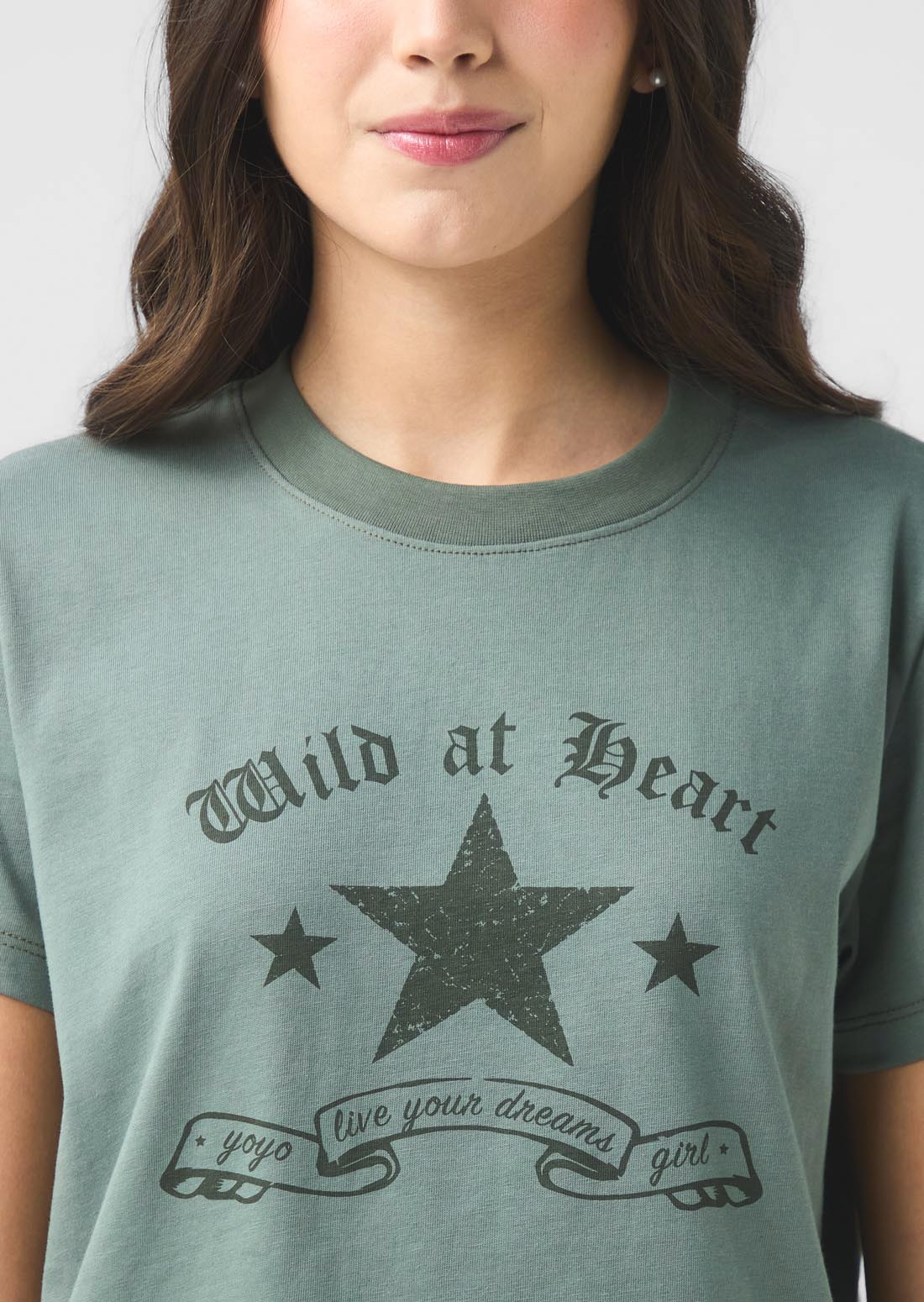 Camiseta verde medio con cuello redondo para jóvenes