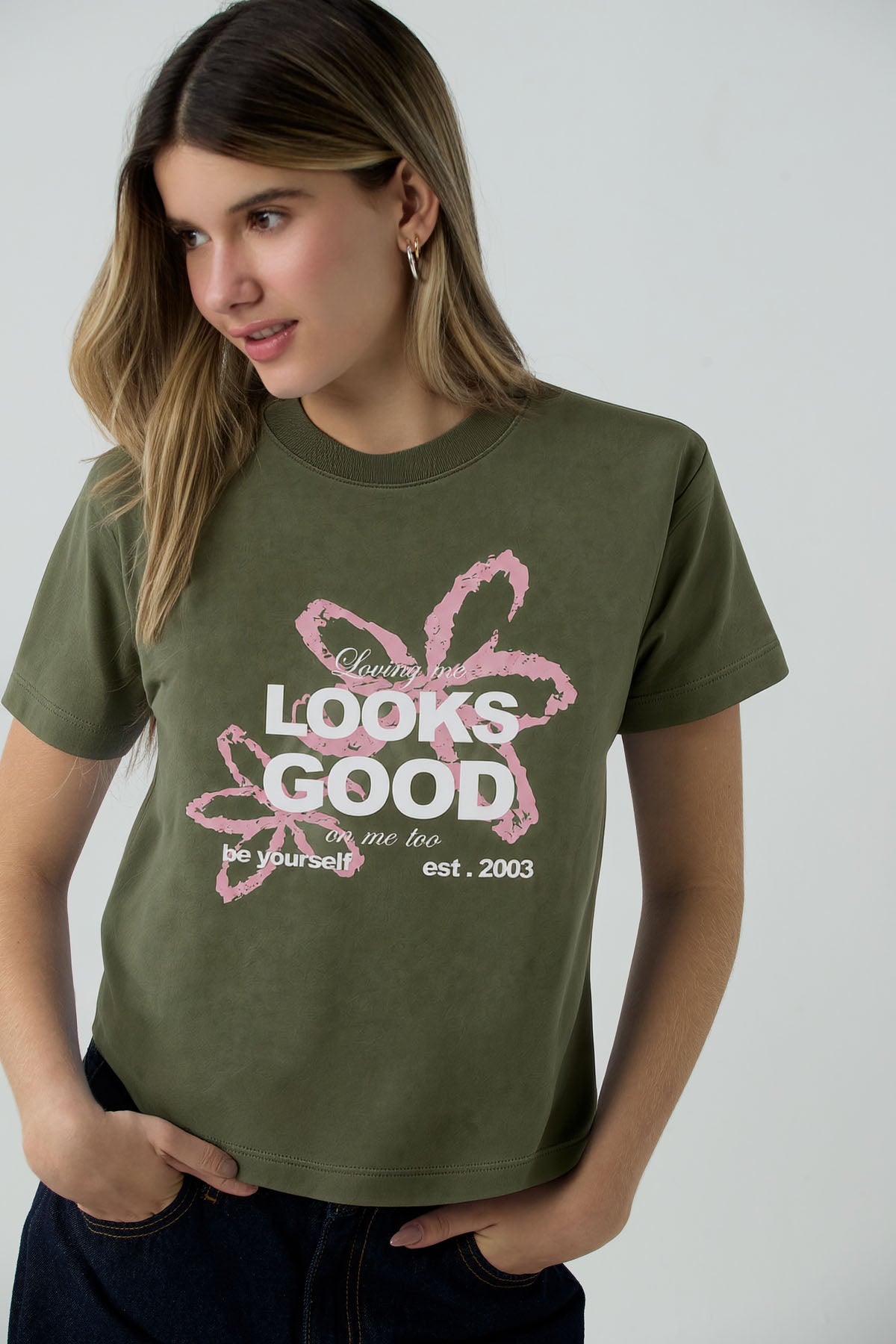 Camiseta verde militar estampada para jóvenes