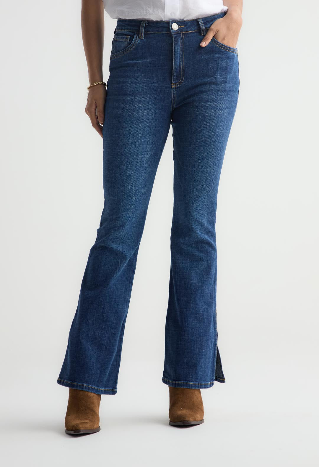 Jean tejano oscuro con bota campana para mujer