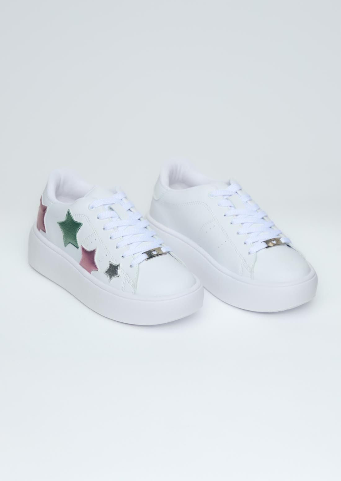 Tenis blancos aplique de estrellas para jóvenes