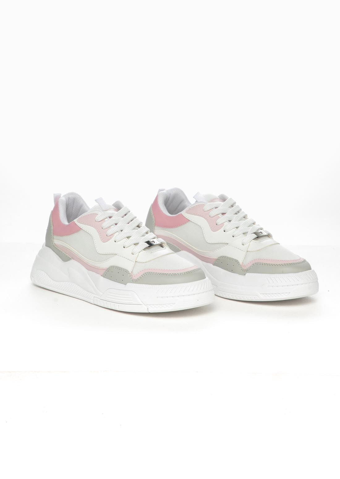 Tenis blancos con cortes para adolescentes