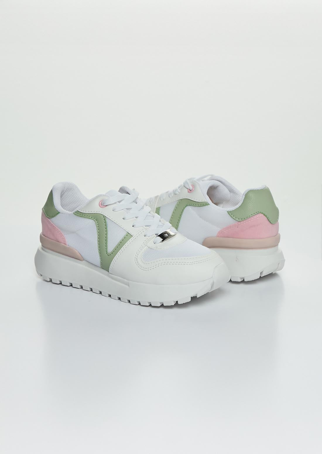 Tenis verdes con apliques para adolescentes