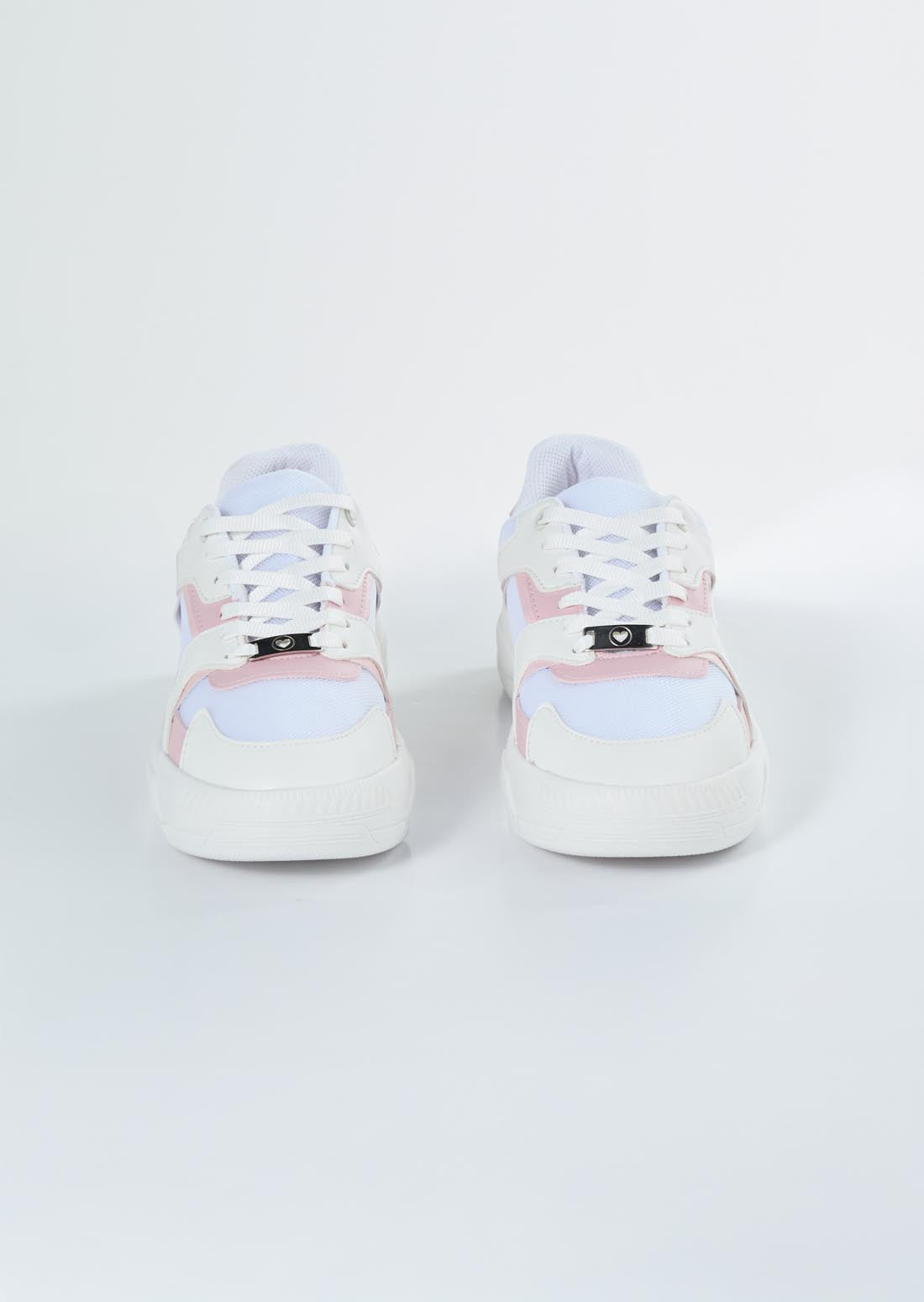 Tenis blancos con suela en contraste para jóvenes