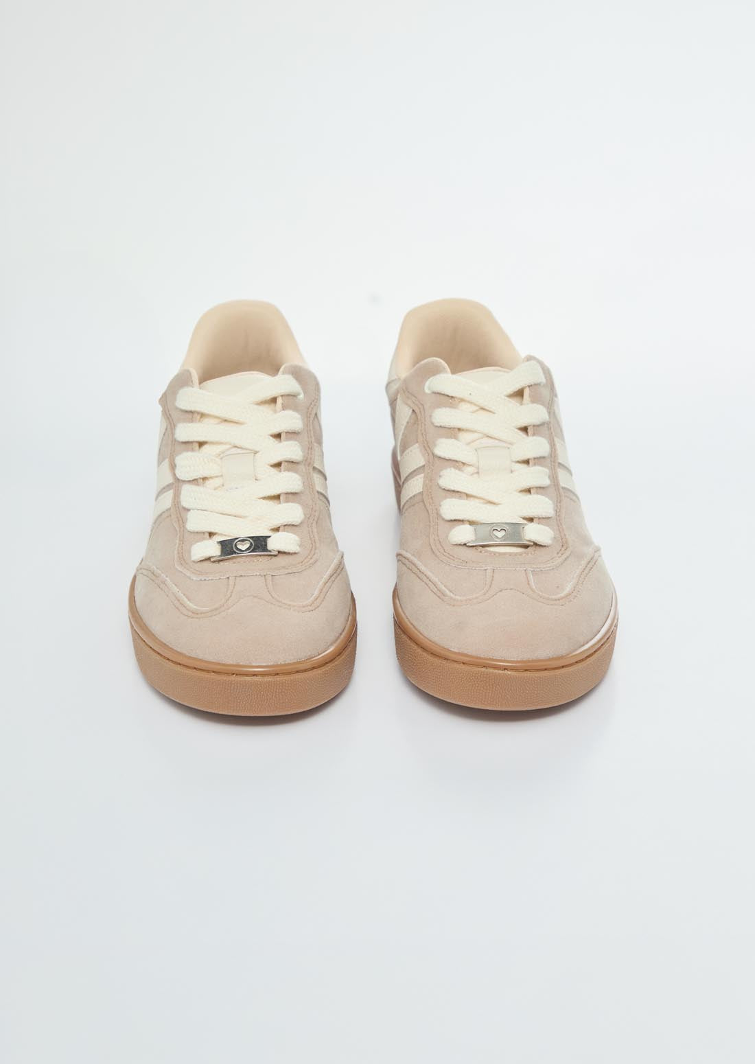 Tenis arena en contraste