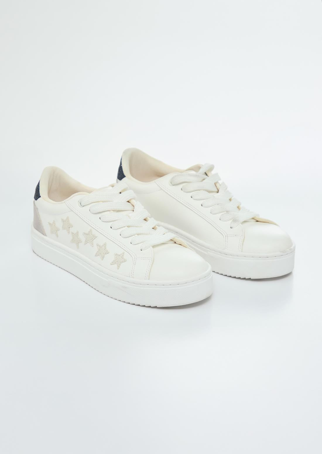 Tenis blancos con estrellas