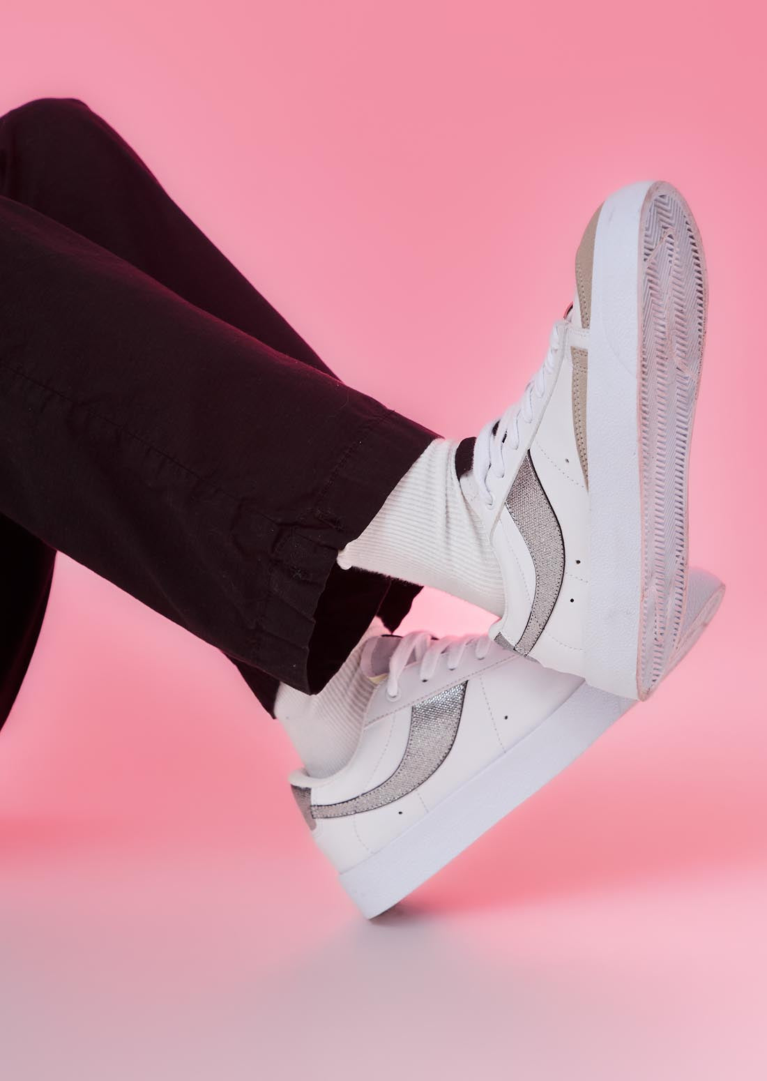 Tenis blancos con brillantes