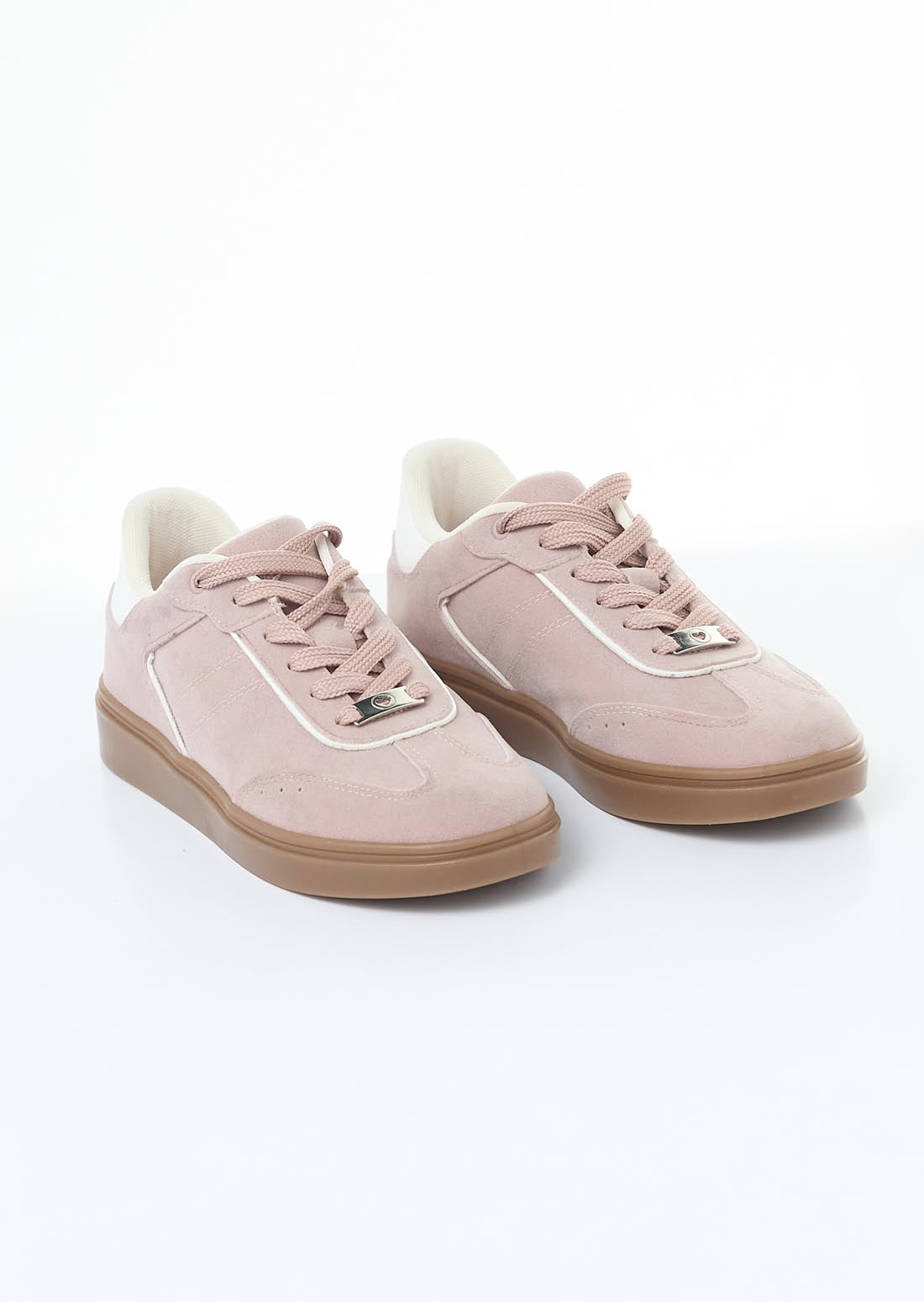 Tenis rosa con textura gamuza