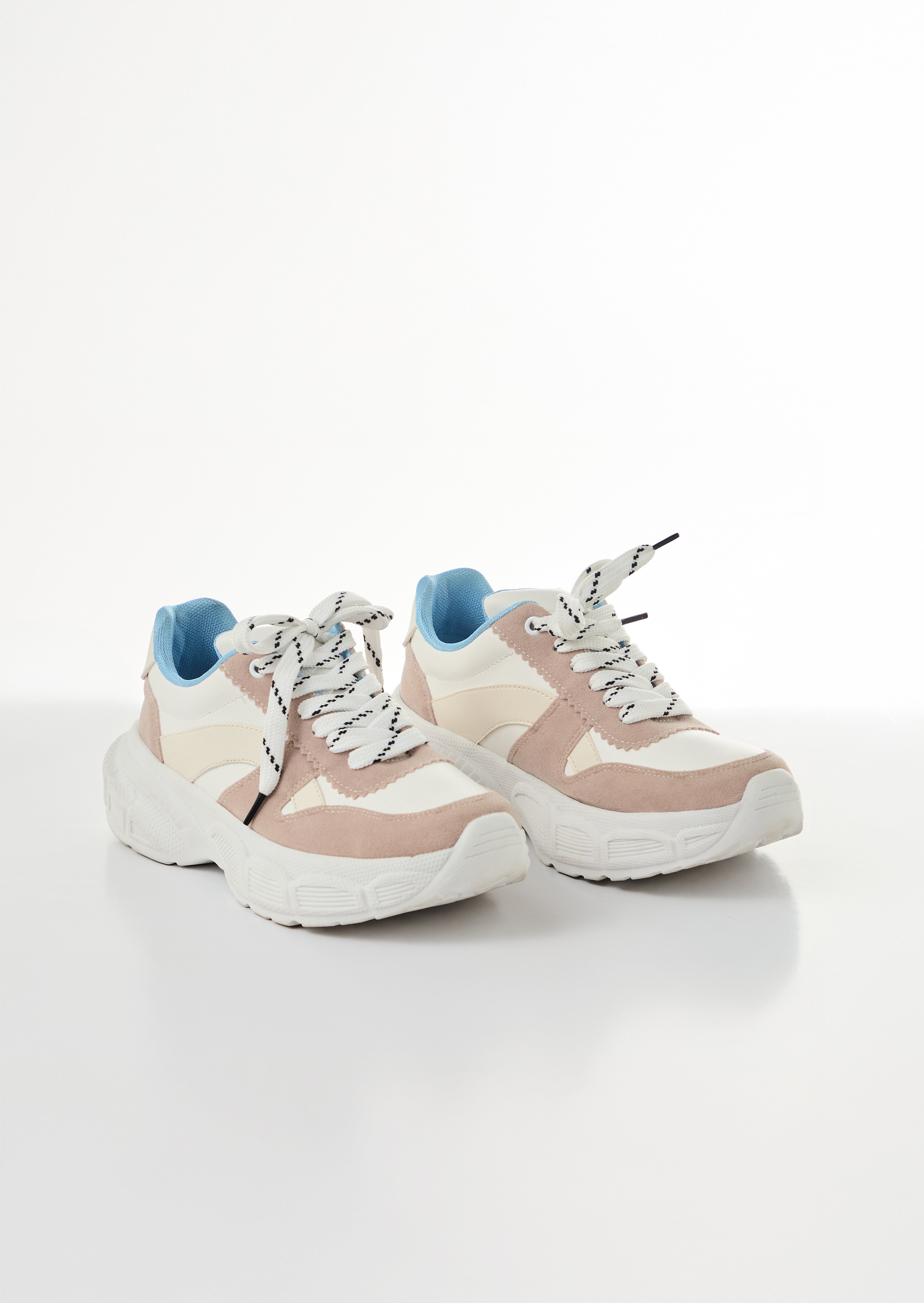 Tenis arena con cortes