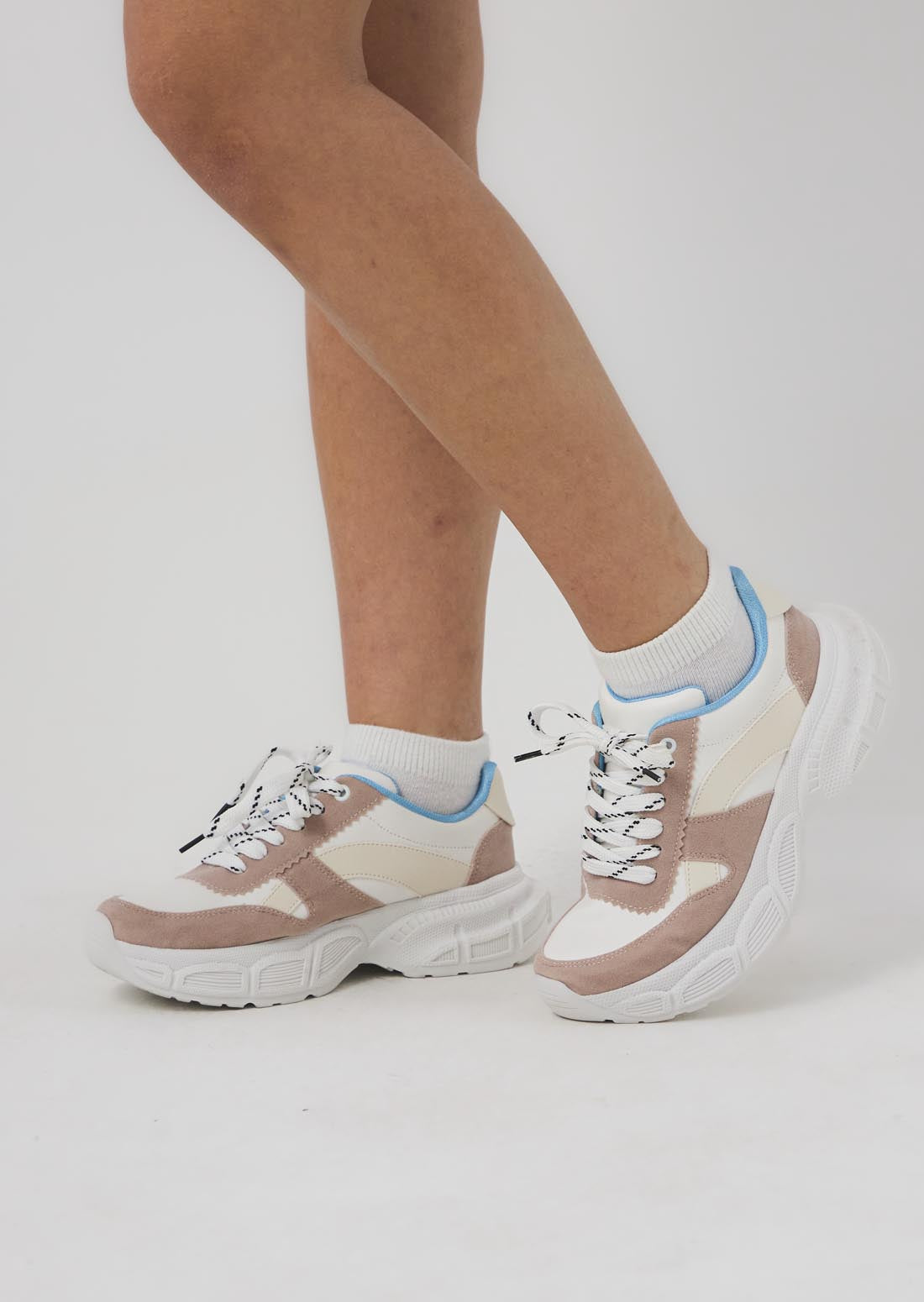 Tenis arena con cortes