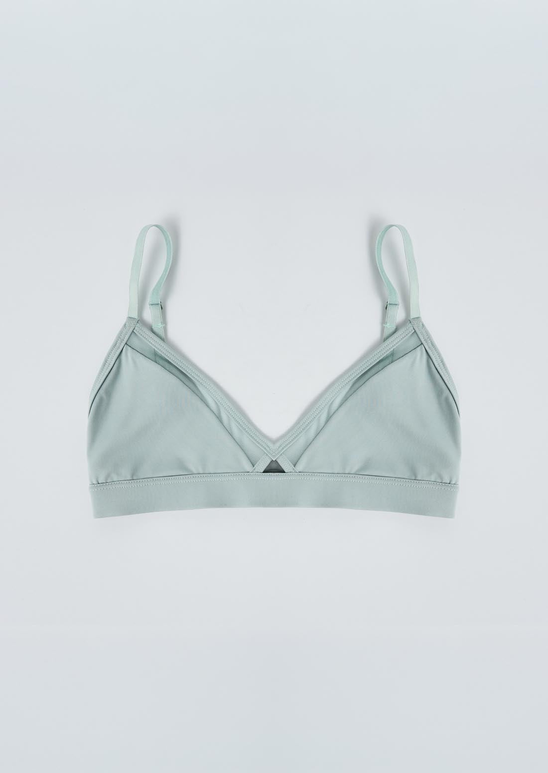 Top verde con detalles para jóvenes