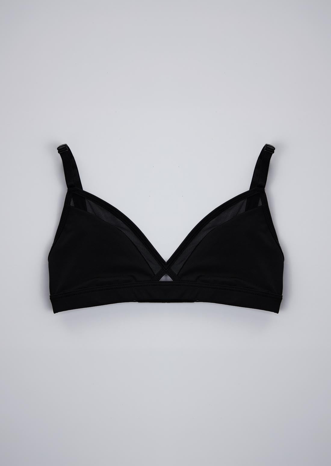 Top negro con escote en V para jóvenes