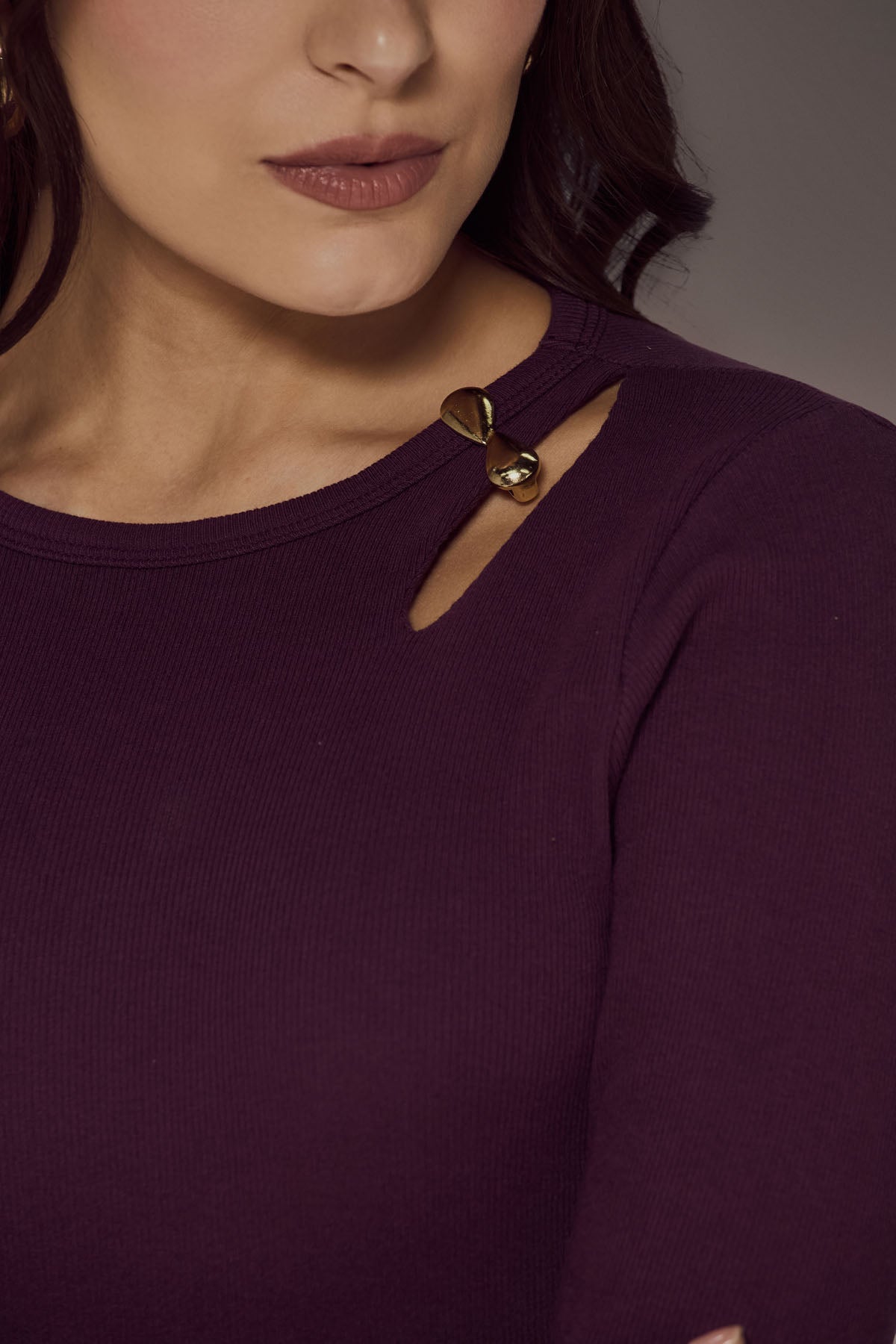 Top vino tinto con detalle en hombro para mujer