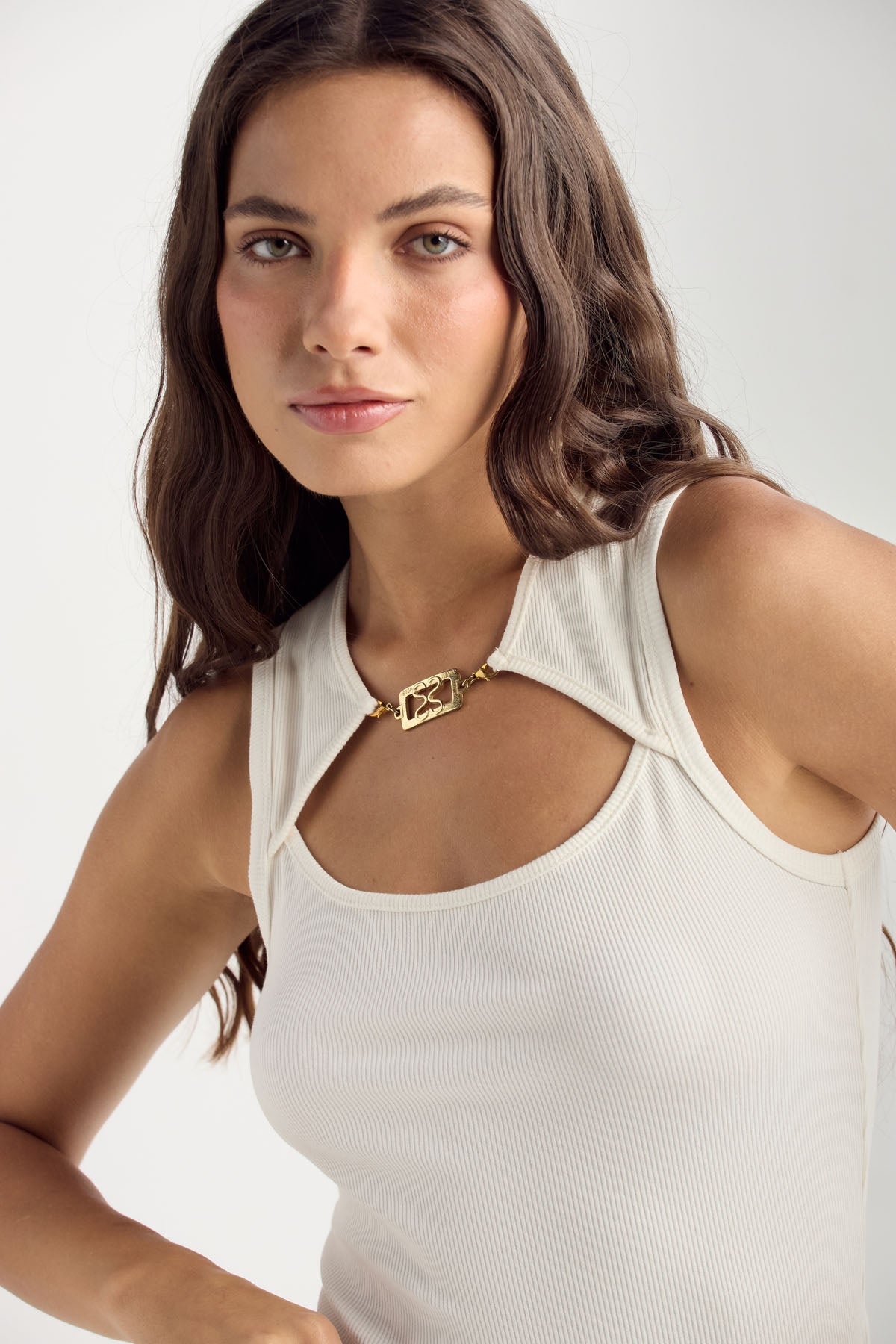 Top marfil con cut out para mujer