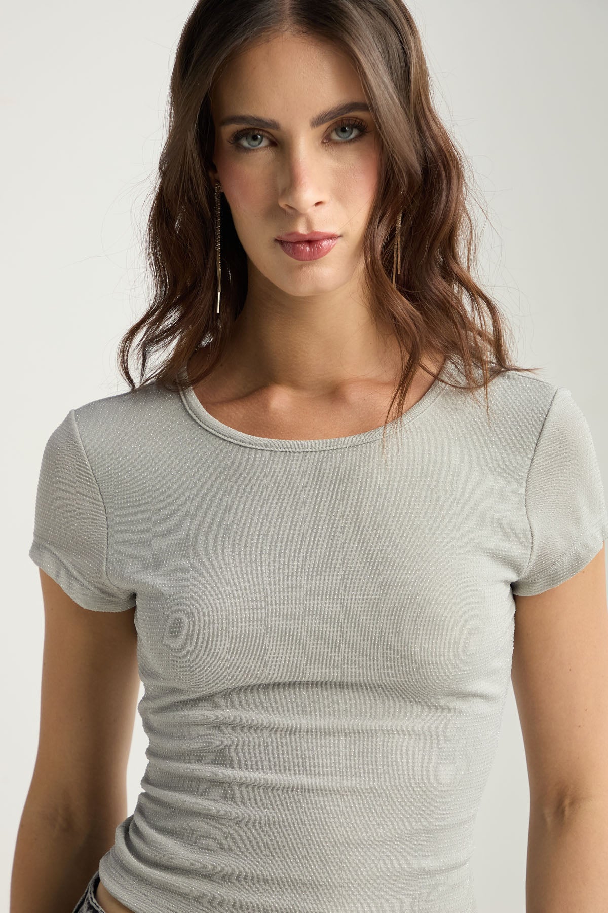 Top gris claro con escote en espalda para mujer