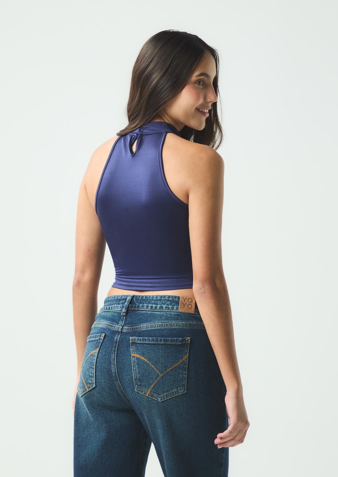 Top azul oscuro con cuello tortuga para jóvenes