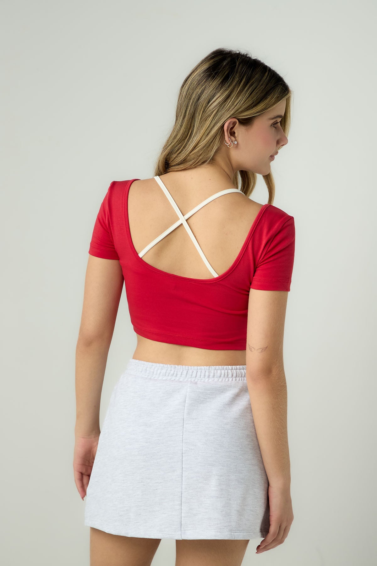 Top rojo doble prenda para jóvenes