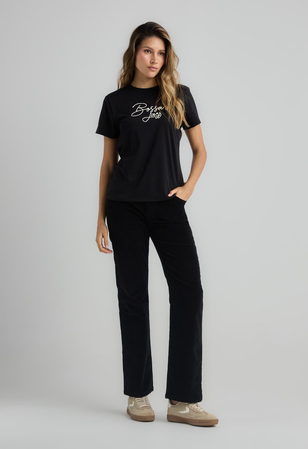 Pantalón vaquero negro en corduroy para mujer