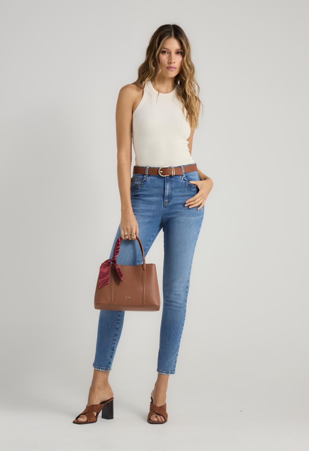 Jean vaquero claro con bota tubo para mujer