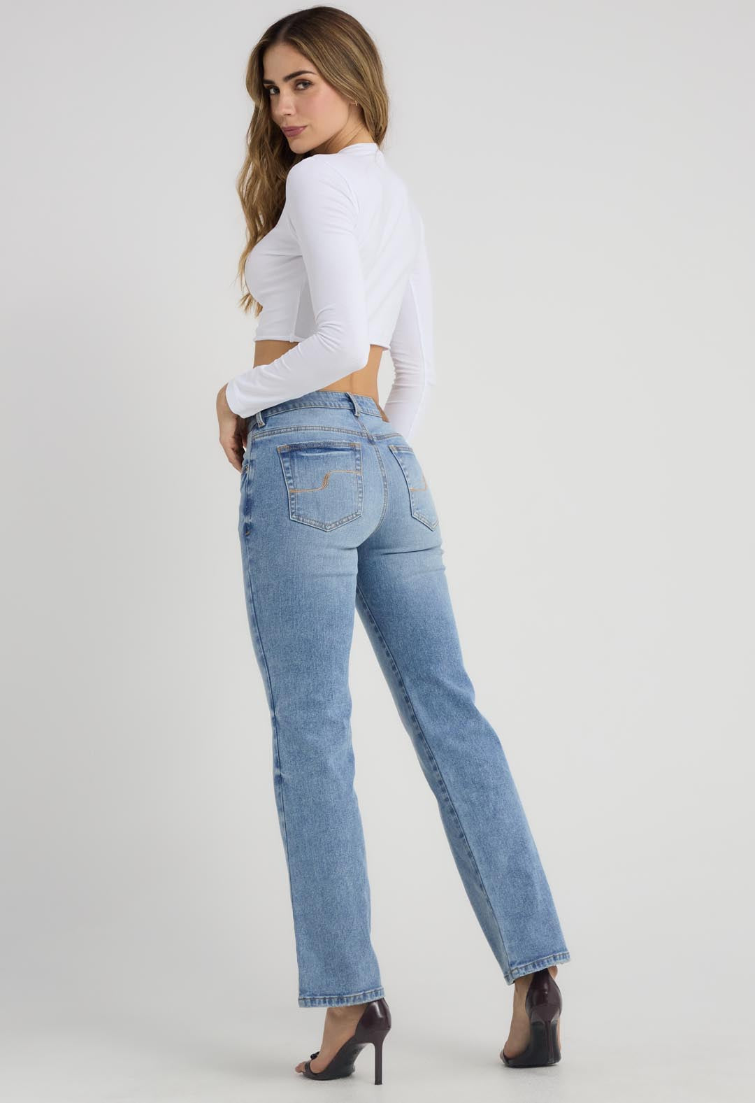 Jean vaquero tiro bajo tono claro para mujeres