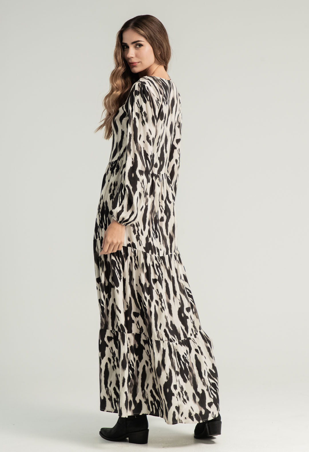 Vestido negro escote en V para mujeres