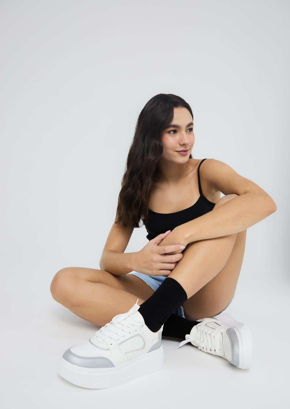 Tenis blancos suela alta para jóvenes