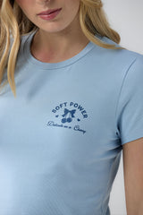 Camiseta azul claro estampada en frente y espalda para jóvenes