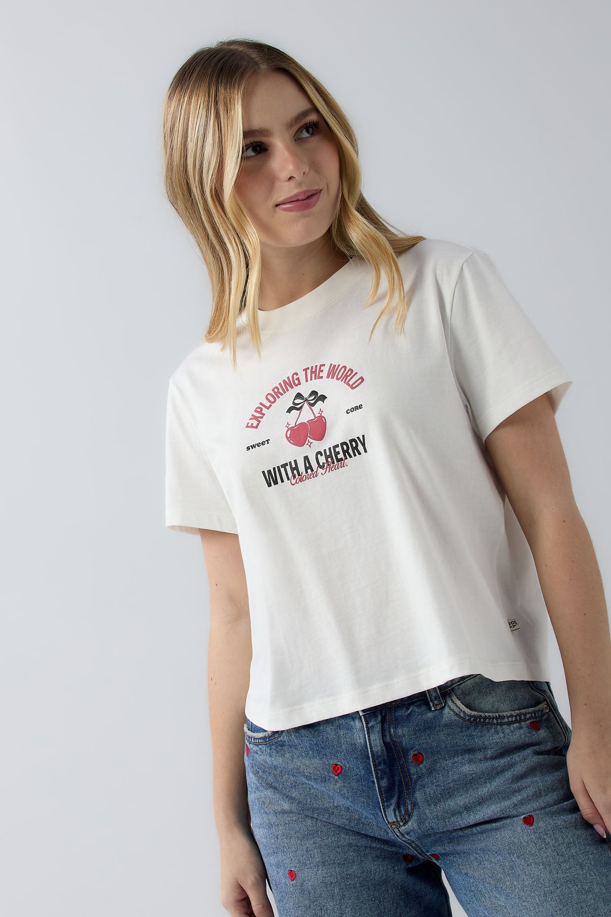 Camiseta marfil de manga corta y estampado delantero para jóvenes