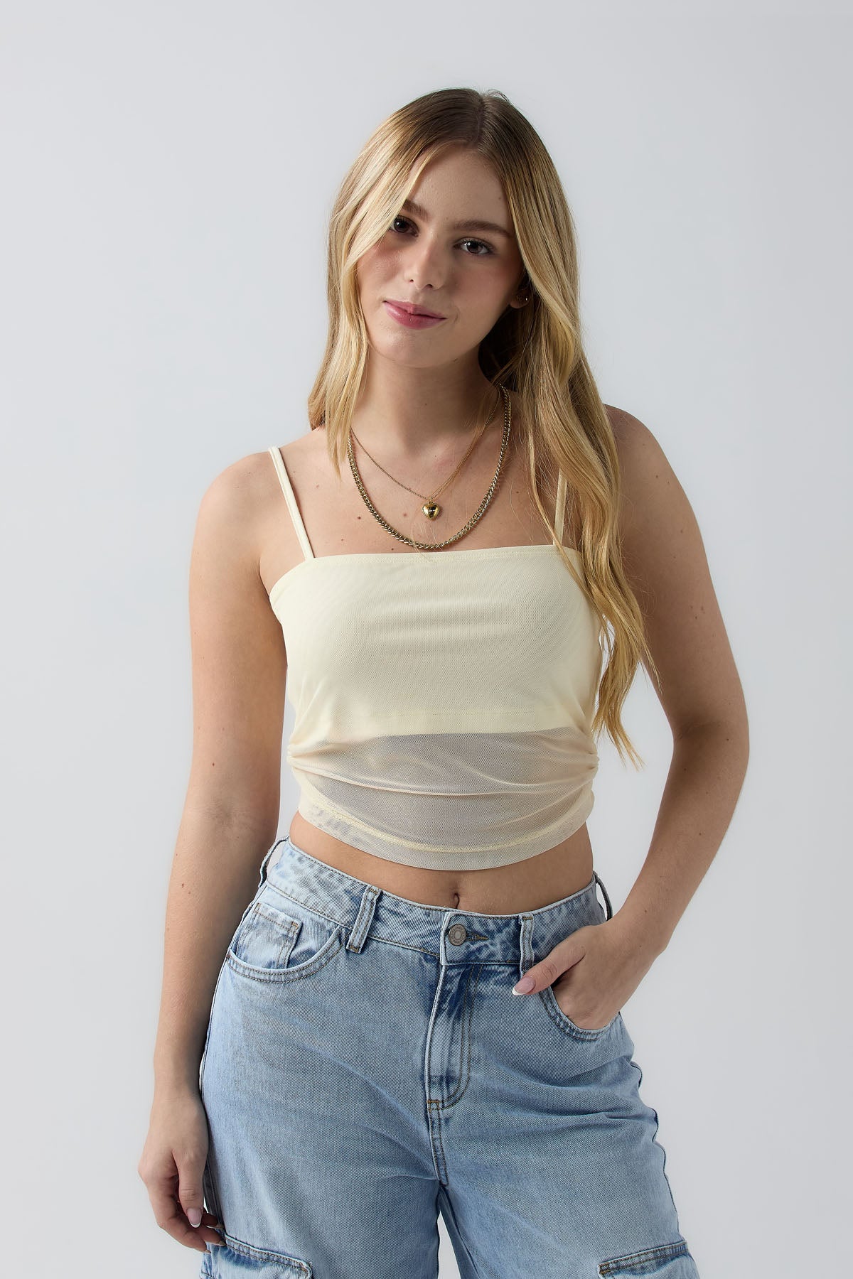 Top de tiras en malla amarillo claro con recogido en costados para jóvenes