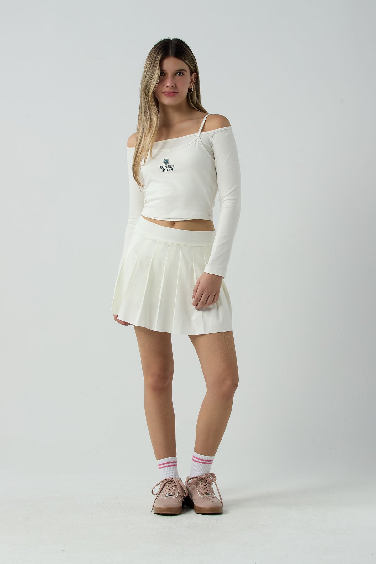 Falda corta marfil con short interno para jóvenes