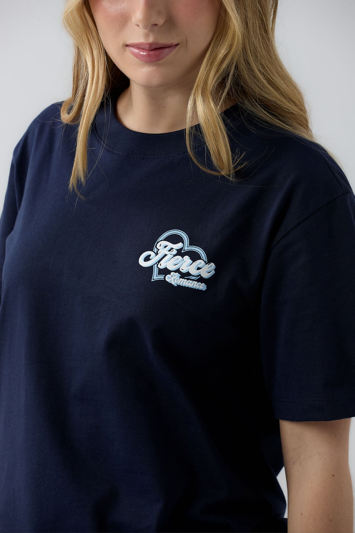 Camiseta oversize de color azul oscuro y con estampado para jóvenes