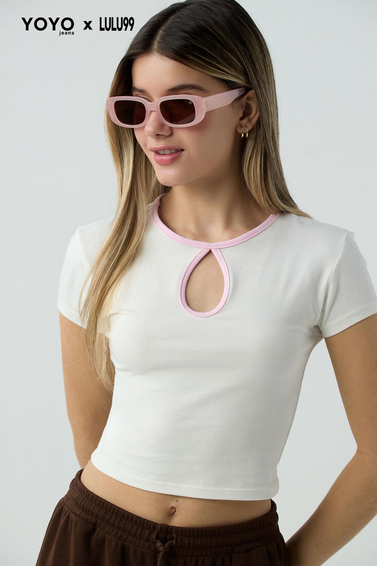 Camiseta marfil con sesgos en contraste para jóvenes